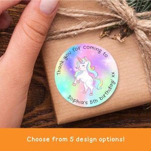 Adesivi personalizzati per borse da festa per bambini con unicorno / Etichette personalizzate per feste di compleanno rosa pastello e viola / Adesivi cono di dolci circolari (lucidi)