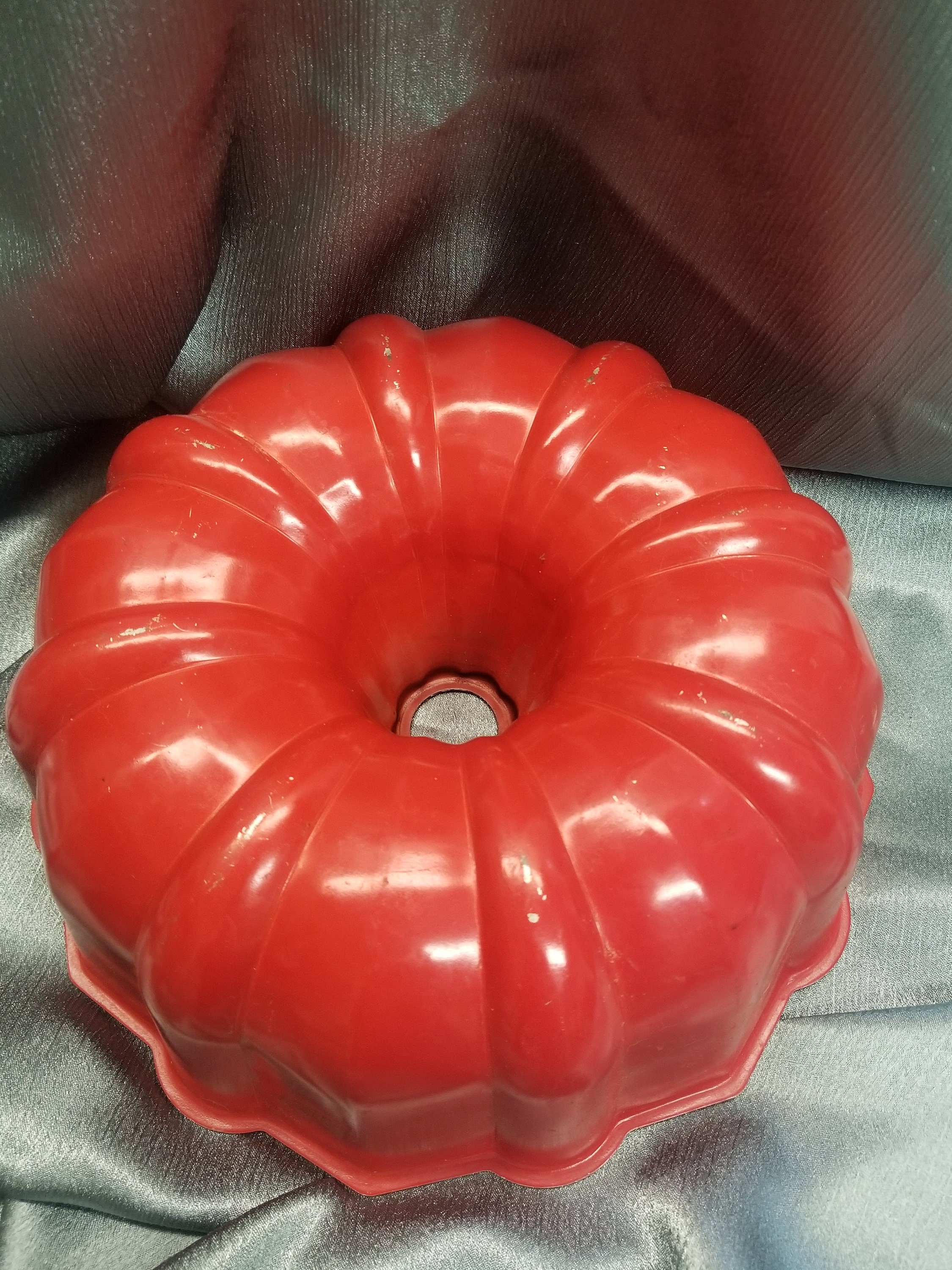 Vintage Red Enamel Bundt Pan Metal Black Etsy