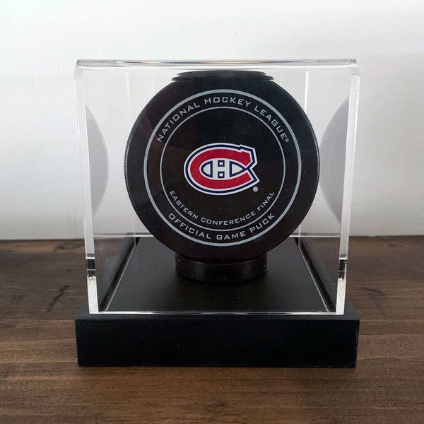 Vitrine pour rondelle de hockey - Transparente avec base en plastique noir