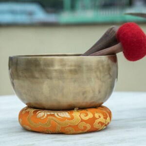 8 inches master healing  Tibetan singing bowl-hand crafter singing bowl made from Himalayan- sound healing chakra balancing
