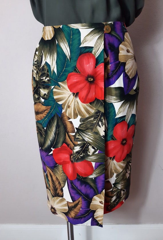 Maui Madam | vintage silk wrap skirt | size 4 | le