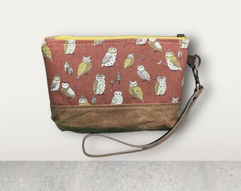 The Lil' Tote-Wristlet