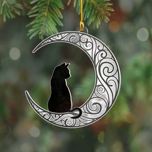 三日月に座る黒猫のアクリルオーナメント、猫好きの方への猫をテーマにしたギフト、クリスマスやハロウィンのツリーオーナメント、猫のメモリアル