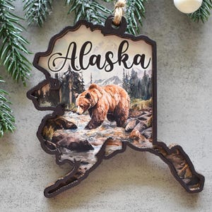 Ornament staat Alaska met beer, ornament Alaska-reissouvenir, houten kerstdecor staat Alaska, aangepast 2-laags hout Alaska-cadeau