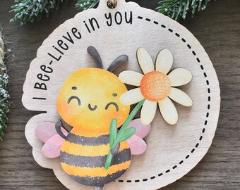 Adorable adorno navideño de abeja, regalo de madera de 2 capas con temática de abeja, adorno de apicultura, decoración de abejas, regalo para apicultor