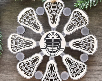 Adorno de lacrosse, regalo navideño de lacrosse de madera para jugadores de lacrosse, adorno de árbol con temática de copo de nieve y palo de lacrosse de madera cortado con láser.