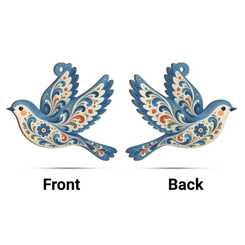 K&ouml;nnte beinhalten: Zwei flache vogelformige Ornamente mit einem blauen, cremefarbenen und orangen Blumenmuster. Das linke Ornament ist mit Front beschriftet und zeigt den Vogel nach links gewandt, das rechte mit Back und zeigt den Vogel mit einer Aufhang&ouml;se.