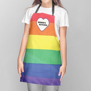 Personalisierte Regenbogen Flagge anpassbare Pride Schürze und Künstlerkittel als Geschenk für Heimkoch oder Maler