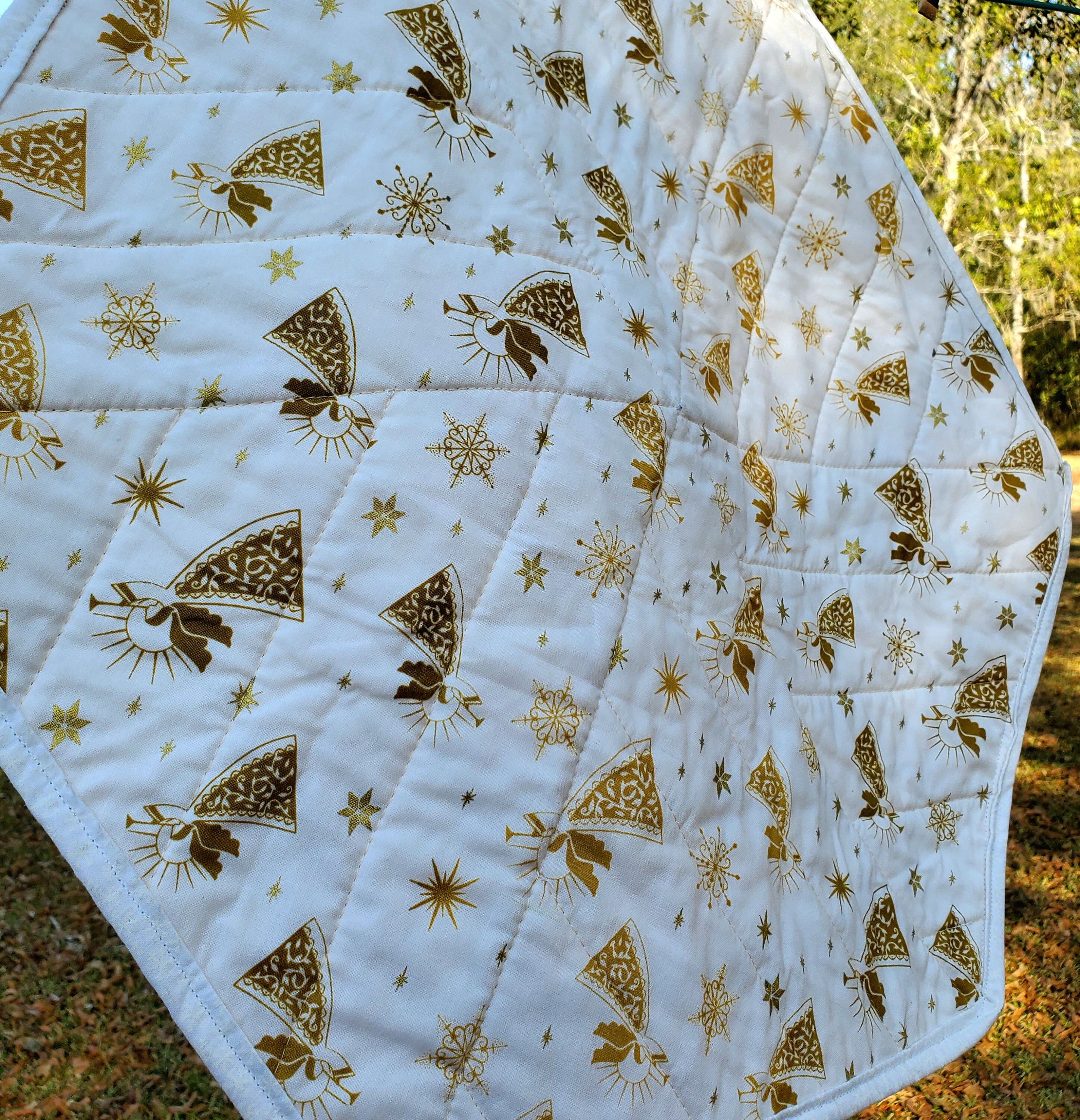 CHRISTMAS Quilted Table Topper - Etsy