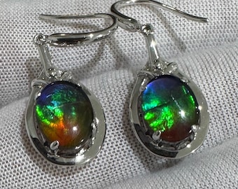 Pendientes ovalados de ammolita