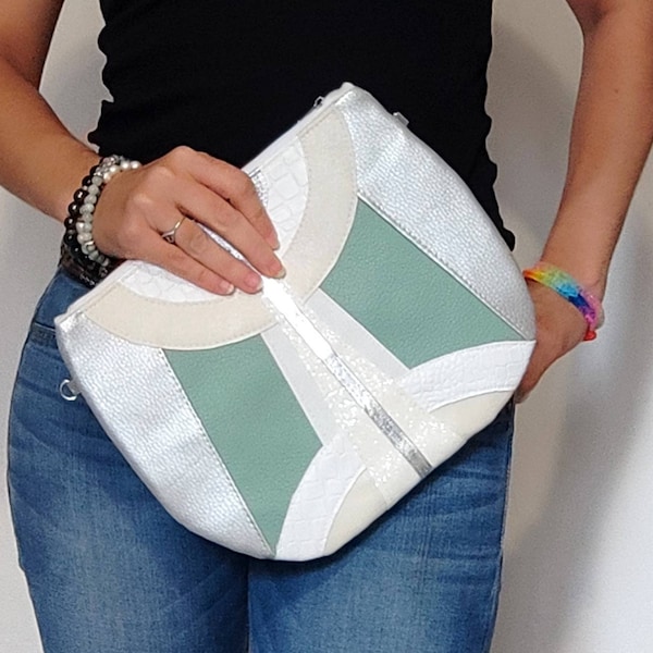 Sac pochette argenté vert blanc et écru en simili cuir, pochette de mariage cérémonie soirée gala cocktail, pochette zippée à bandoulière