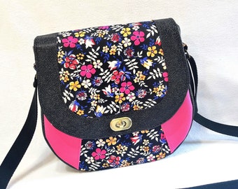 sacoche besace à bandoulière femme fleurs noir et rose fuchsia en simili cuir