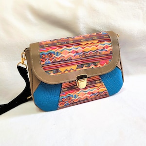 sac besace femme imprimé bohême  ethnique et simili cuir vegan beige et turquoise, sac coloré original et fantaisie
