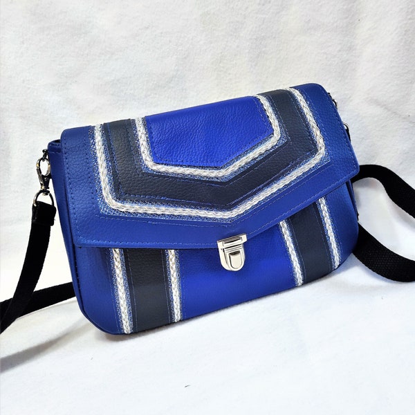 sac à main besace bleu à bandoulière, sac femme en simili cuir vegan bleu et argenté, sacoche cartable chic de créateur