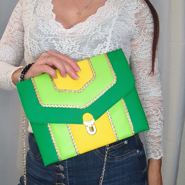 sac pochette verte enveloppe en simili cuir avec découpe chevron, accessoire colorée et original pour femme fait main en France