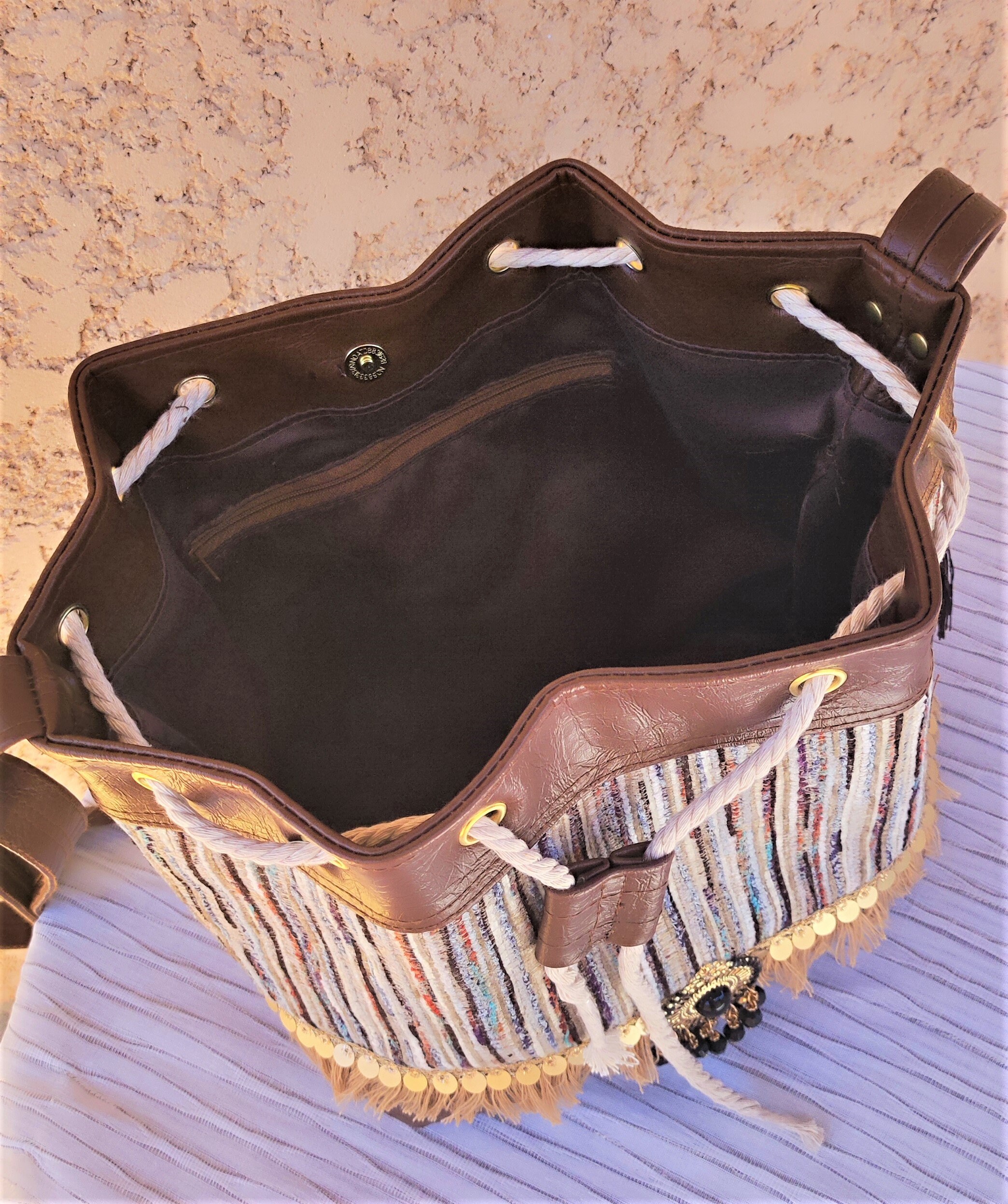 Unbranded Bucket Bag‎ Women Medium Brown Excellent Distressed Faux Leather Boho Boho Brown Faux Tooled Leather Bucket Bag With Drawstring  main image 3