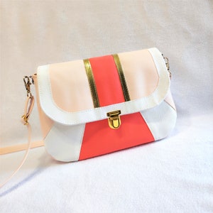 sac à main besace à bandoulière femme rose et corail en simili cuir chic et élégant