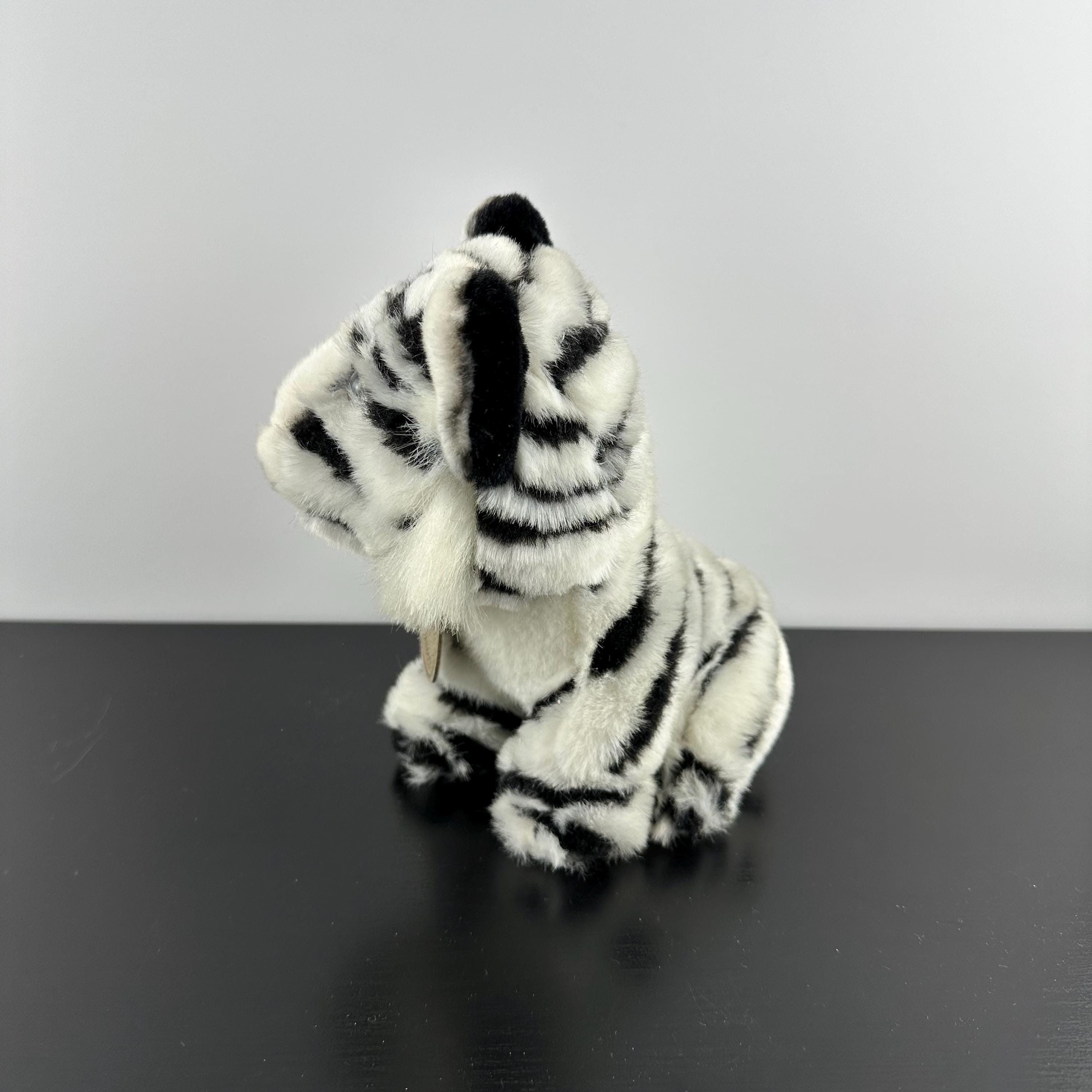 Russ Yomiko Classics Vintage White Tiger Collectible Sitting