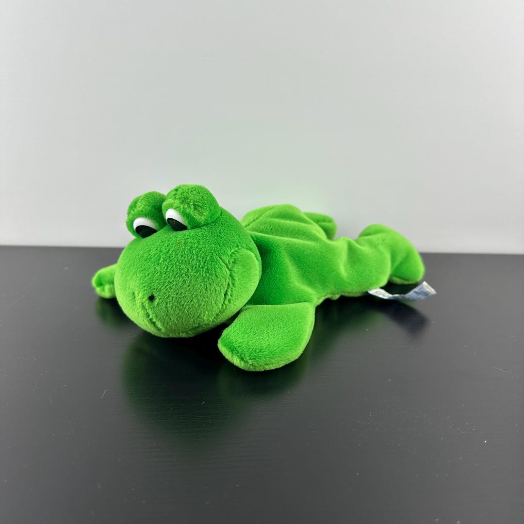 Nici Frog Beanbag Beanie Plush Stuffed Animal Green Lying 8