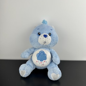 Vintage Care Bears Grumpy Bear Blue Cloud Plüschtier aus dem Jahr 2002, 18 cm groß, sitzend