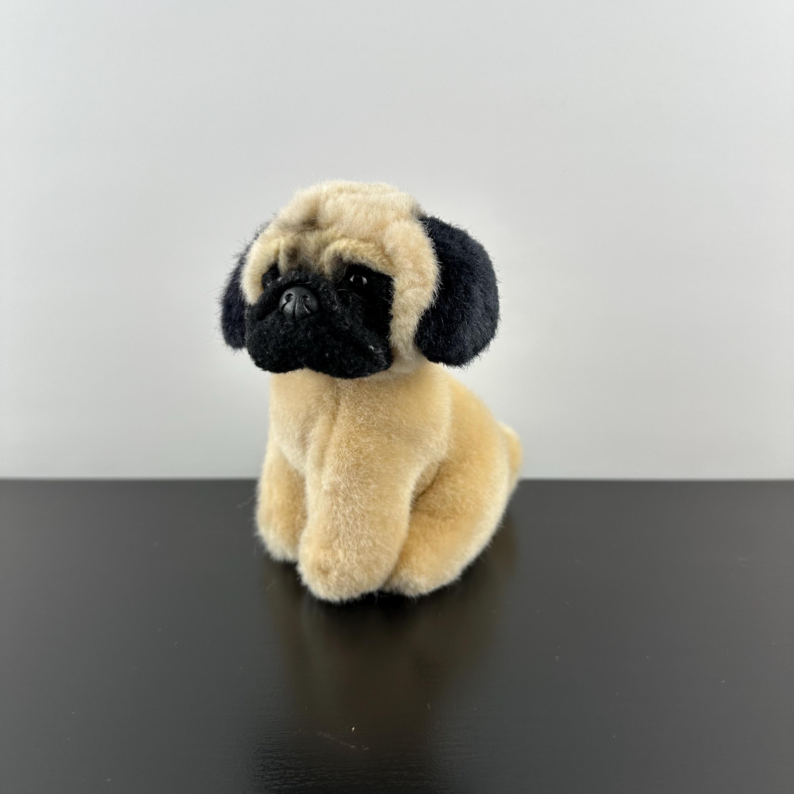 手作りのパグの子犬のぬいぐるみ：リアルな犬のレプリカ アンティークヴィンテージ　パグ　ぬいぐるみ - 日本 Etsy ぬいぐるみ