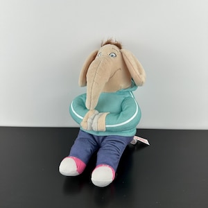 TY Beanie Babies Sing Meena la Elefanta, Peluche Coleccionable de 23 cm, Juguete de Peluche Suave, Personaje Vintage