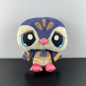 Vintage Y2K Littlest Pet Shop Sassiest Penguin Blue Gold Plush Stuffed Animal Toy Hasbro 7.5” LPS