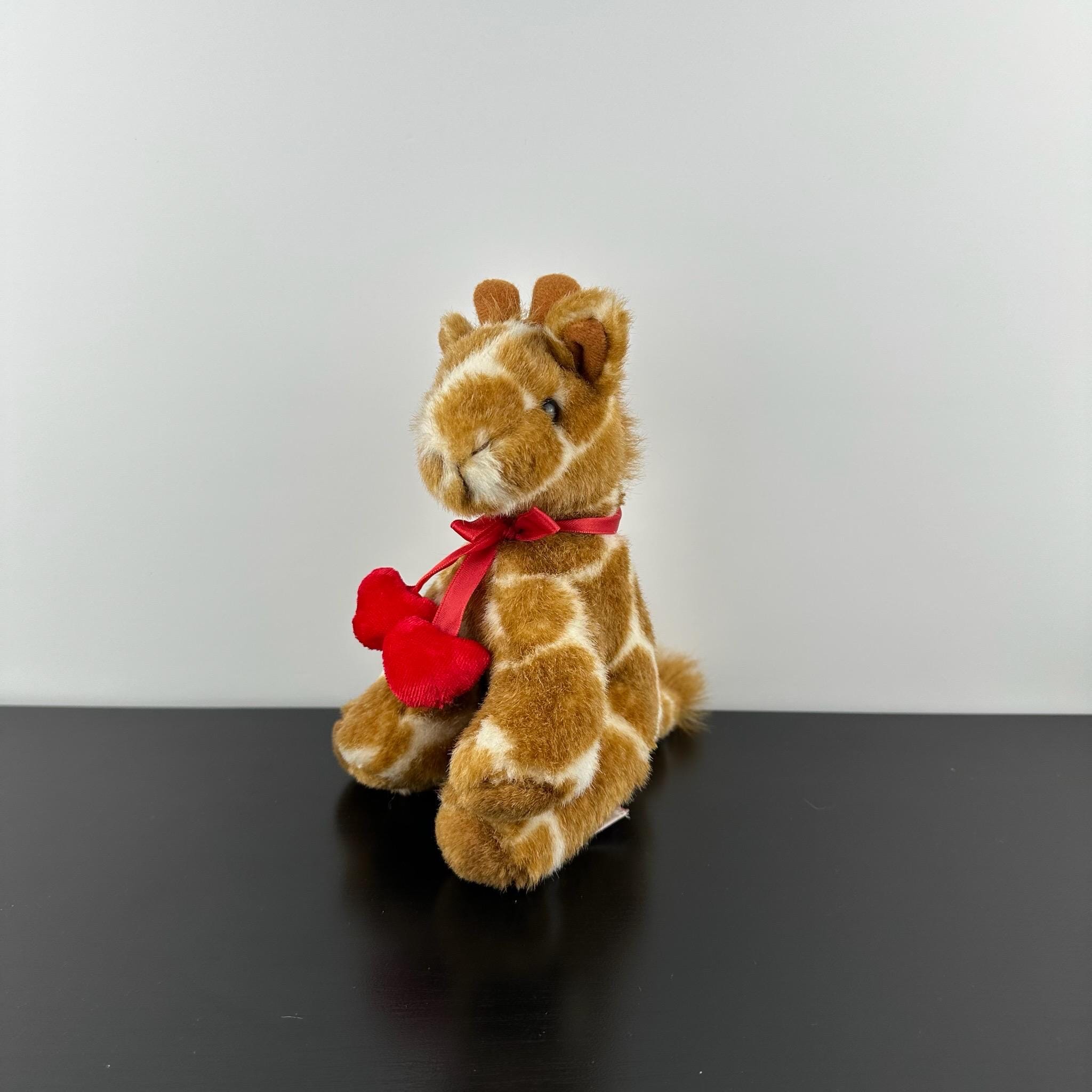 Russ Berrie Gimlet Giraffe 8” Red Hearts Ribbon Brown Cream Plush