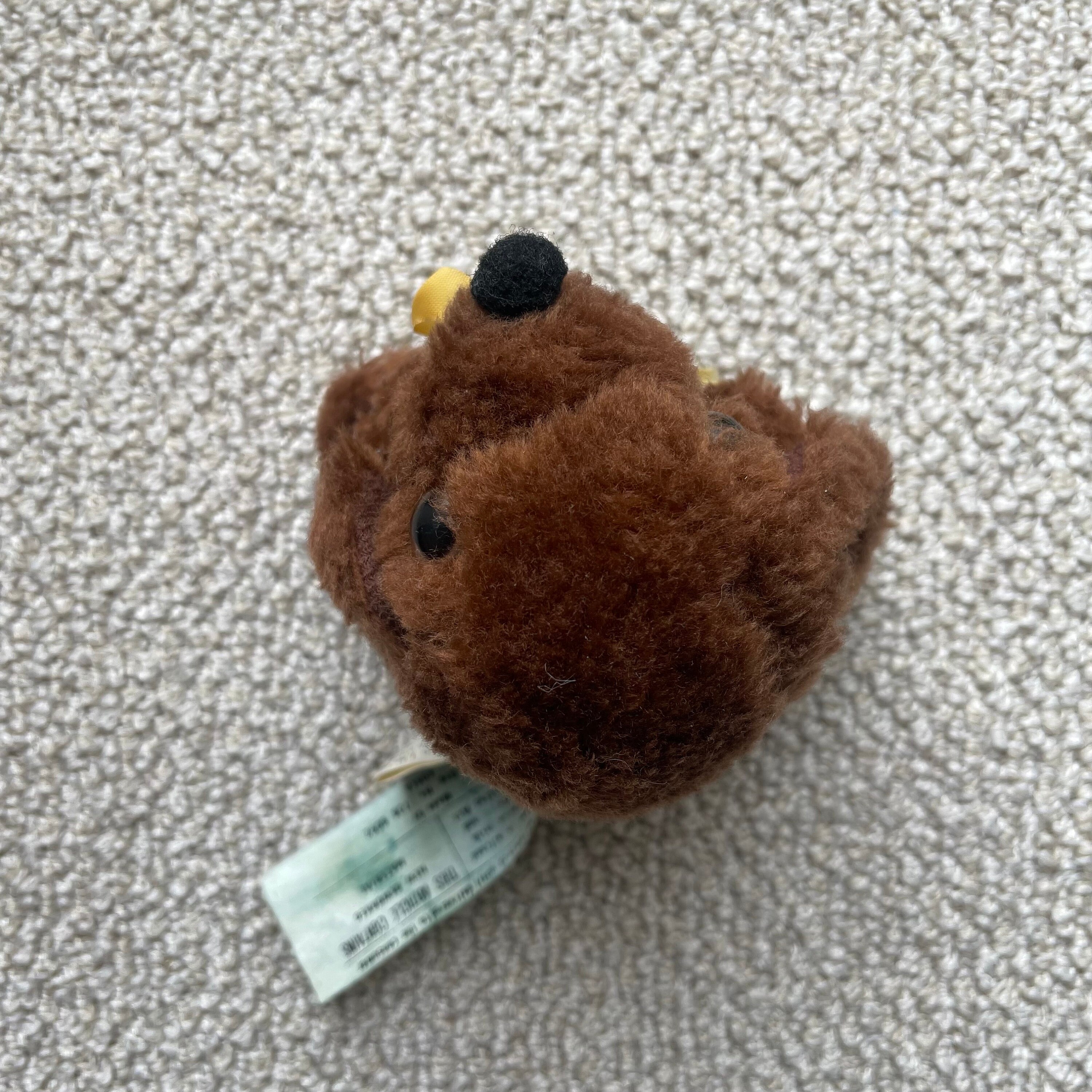 ヴィンテージ 小型 茶色 犬 ぬいぐるみ 首に黄色いリボン付き