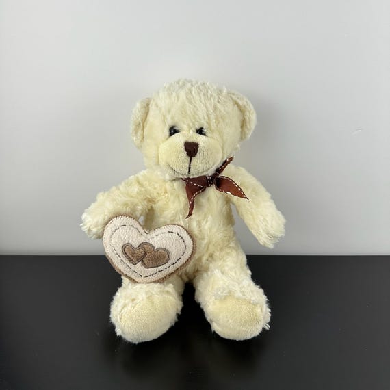 Russ Berrie Rare Wellesley White Cream Teddy Bear 9” Brown Heart