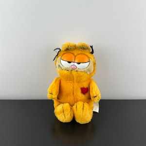 Vintage 1981 Garfield Plush Stuffed Animal Dakin Red Heart Chest