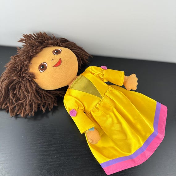 dora yellow princess dress 2003 Dora the Explorer Magic Hair Fairytale Princess Doll Yellow Dress WORKING
