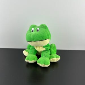 Vintage Frog Beanie Plush Stuffed Animal Sitting 6”