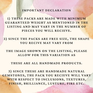 Peut inclure: Texte sur un fond rose et orange avec l'en-t&ecirc;te "D&Eacute;CLARATION IMPORTANTE". Le texte explique que les packs de pierres pr&eacute;cieuses sont fabriqu&eacute;s avec un poids minimum garanti, mais le nombre de pi&egrave;ces peut varier. La forme et la taille des pierres pr&eacute;cieuses peuvent &eacute;galement varier. Le texte indique &eacute;galement que les pierres pr&eacute;cieuses sont faites &agrave; la main et naturelles, il y aura donc des variations dans les inclusions, les textures, la finition, la brillance, la brillance et le feu.