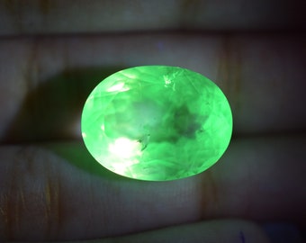 17 cts Hyalite Opal Oval Cabochon, UV Reactive Water Opal, Glow Gemstone for Ring & Pendant, DIY Jewelry Making Color Changing Stone Supply