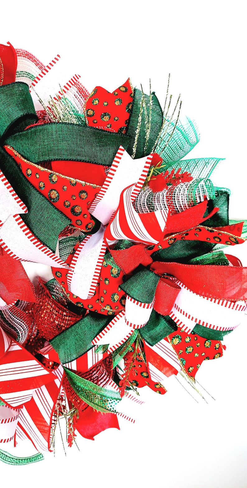 Traditional Christmas Emerald Green and Red Deco Mesh Wreath for Front ...