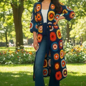 Bunter Grandma Square Crochet Cardigan: Handgemachter Patchwork-Mantel