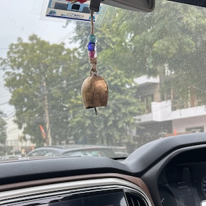 Sino de vento da sorte rústico Noah Bells feito à mão pingente para carro decoração de espelho retrovisor - boho fofo natureza cristal pérola presentes para ela lembrancinhas de casamento
