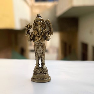 Vintage Ganesha Statue Little Ganesha Hindu God Small Car Dashboard Ganesha Little statue Ganesh Hindu God Antique Brass Pocket Ganesha