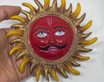 太陽の壁掛け スーリヤの顔 壁飾り ヴァストゥ 太陽の壁アート 玄関用