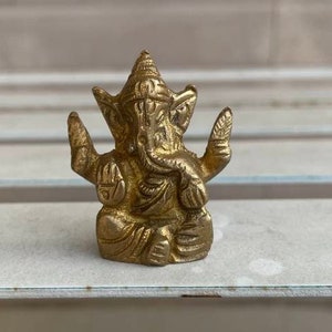Ganesha statue show piece.Little  Ganesh Hindu God Lord Antique Small Ganesha Idol Sculpture Statue Figurine pocket Ganesha. Lucky Ganesha.
