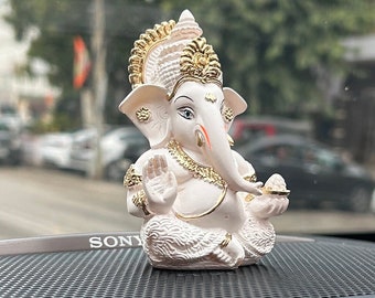 Statuette De Ganesh Blanche - Idole En Céramique Pour Tableau De Bord Voiture Ou Décoration - 8 X 10 Cm - Porte-bonheur - 7