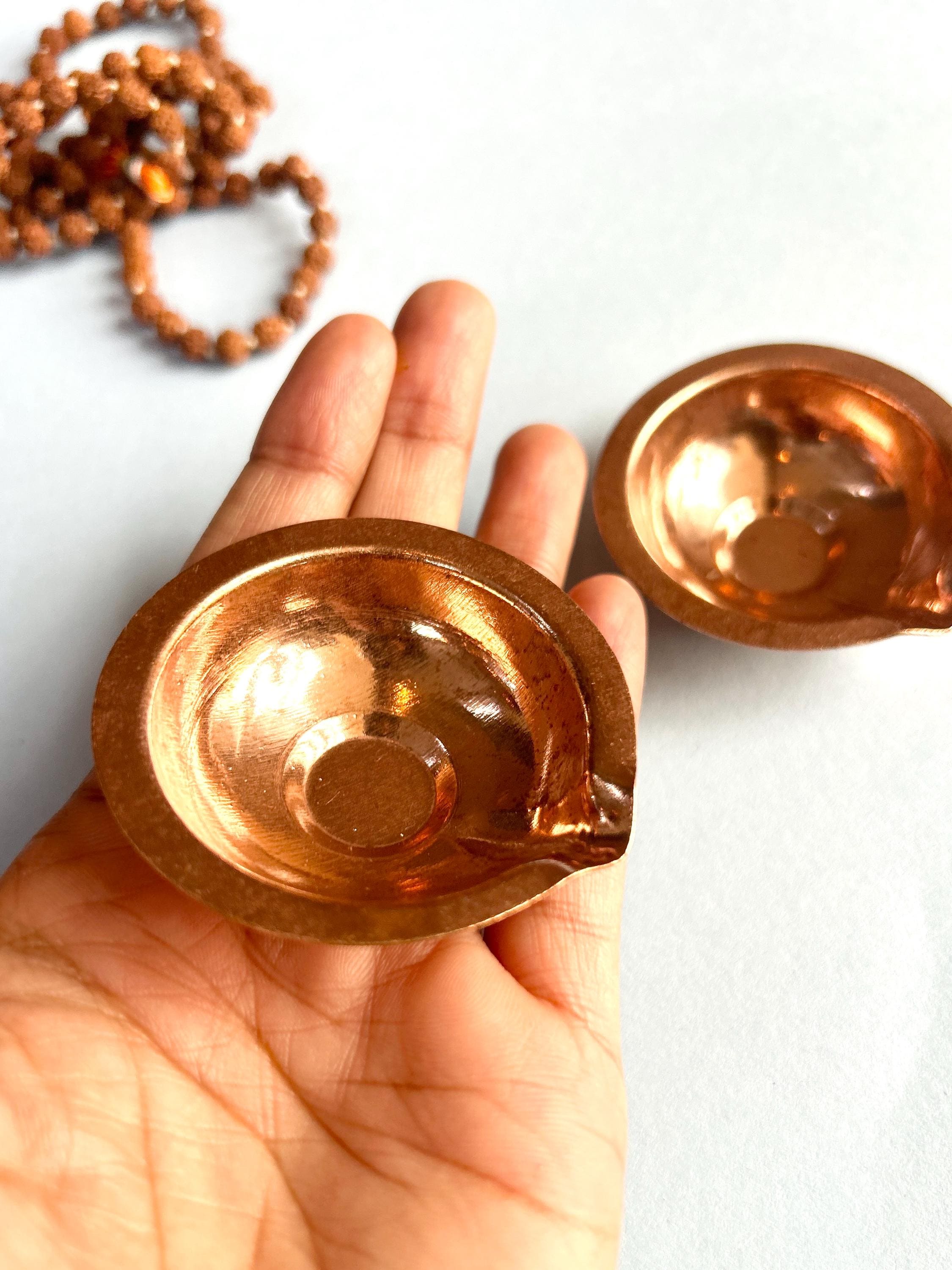 銅製ディヤ 伝統的なインドのオイルランプ ディワリ用の手作りディヤ