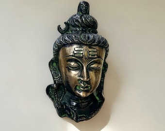 真鍮製シヴァ神顔壁掛け：ターコイズ象嵌、ヒンドゥー教の装飾（28 cm
