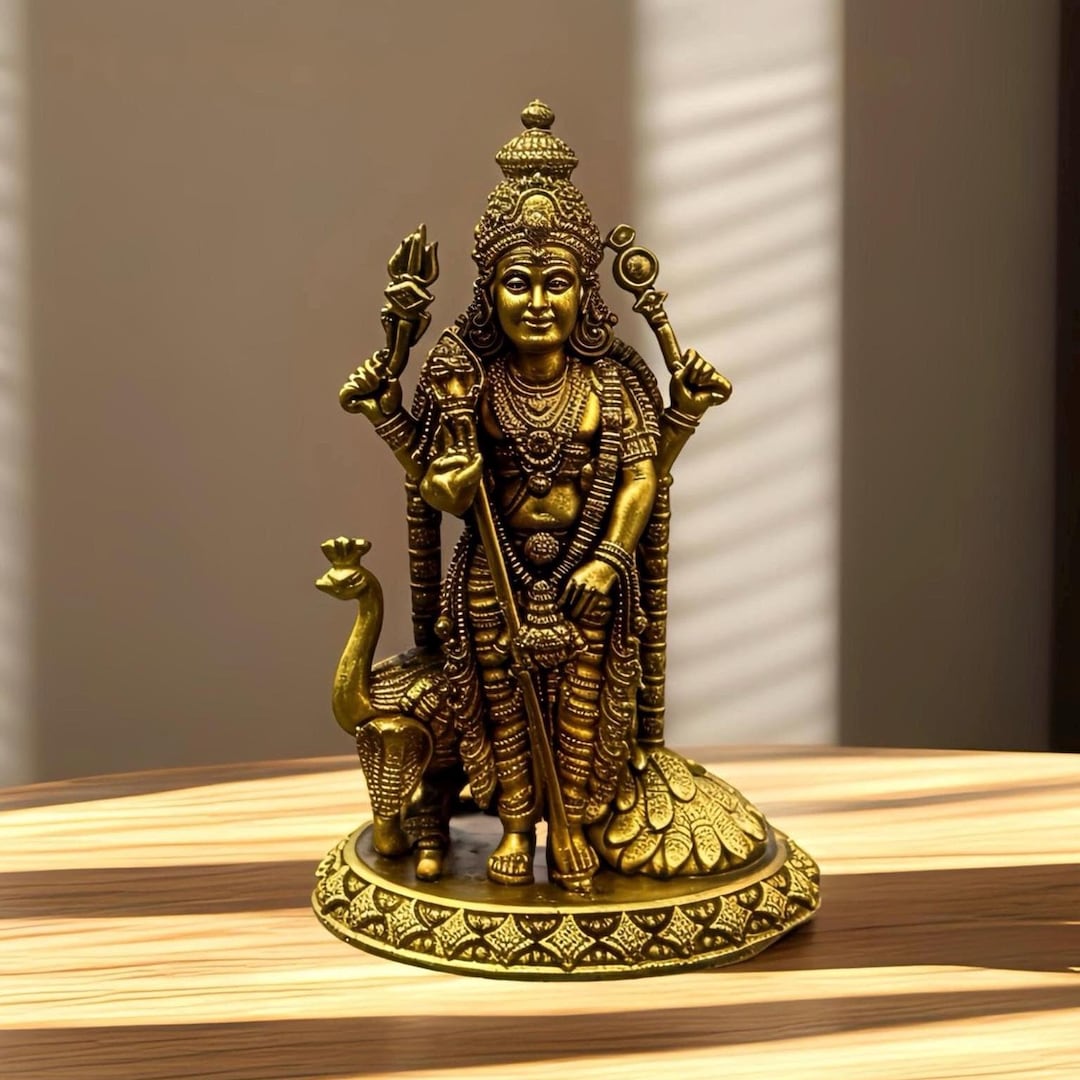 真鍮製のカルティケヤ神像：ヒンドゥー教のムルガン神像、南インドの