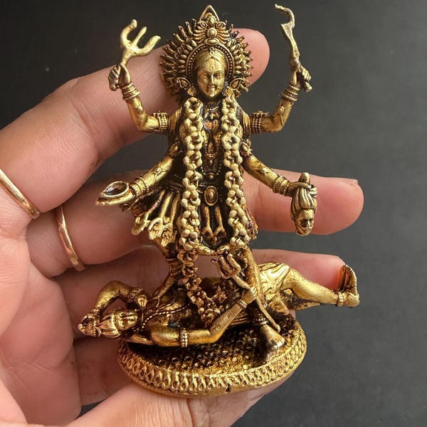 Maa Kali-standbeeld | Kali Mata-idool voor thuistempel | Hindoegodin Kali Murti | Bescherming en kracht | Spiritueel decor | Puja-cadeau
