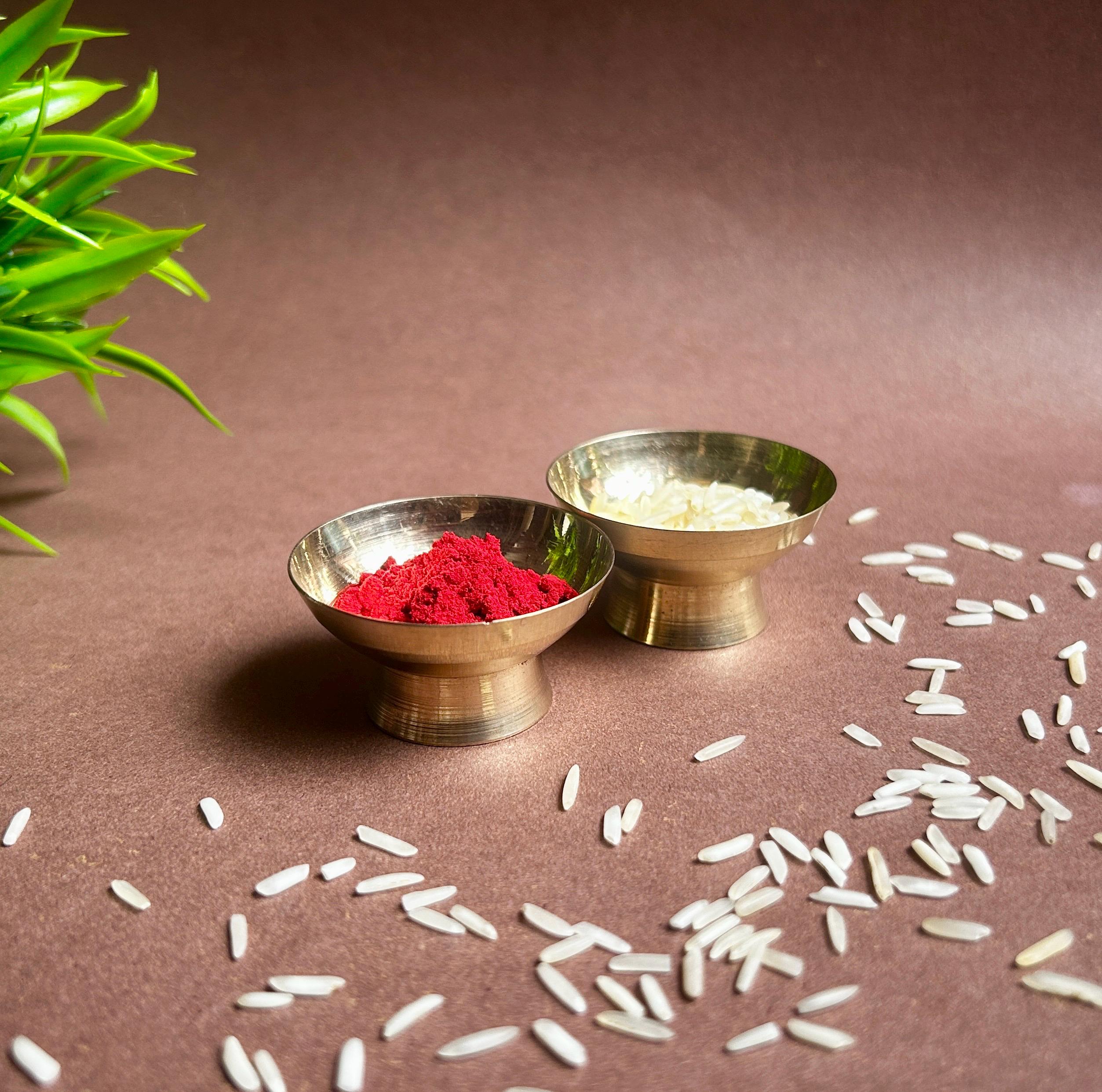 Messing Pooja Schale Set - 4-fach Haldi Kumkum Halter Mit Löffel Für Hindu Rituale