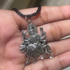 indische handgemachte Durga Statue Anhänger Maa Durga Statue Metall Statue Halskette Durga Statue Hindu Gott Halskette Positivität Schutz
