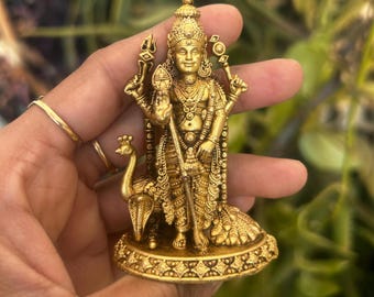 真鍮製のカルティケヤ神像：ヒンドゥー教のムルガン神像、南インドの