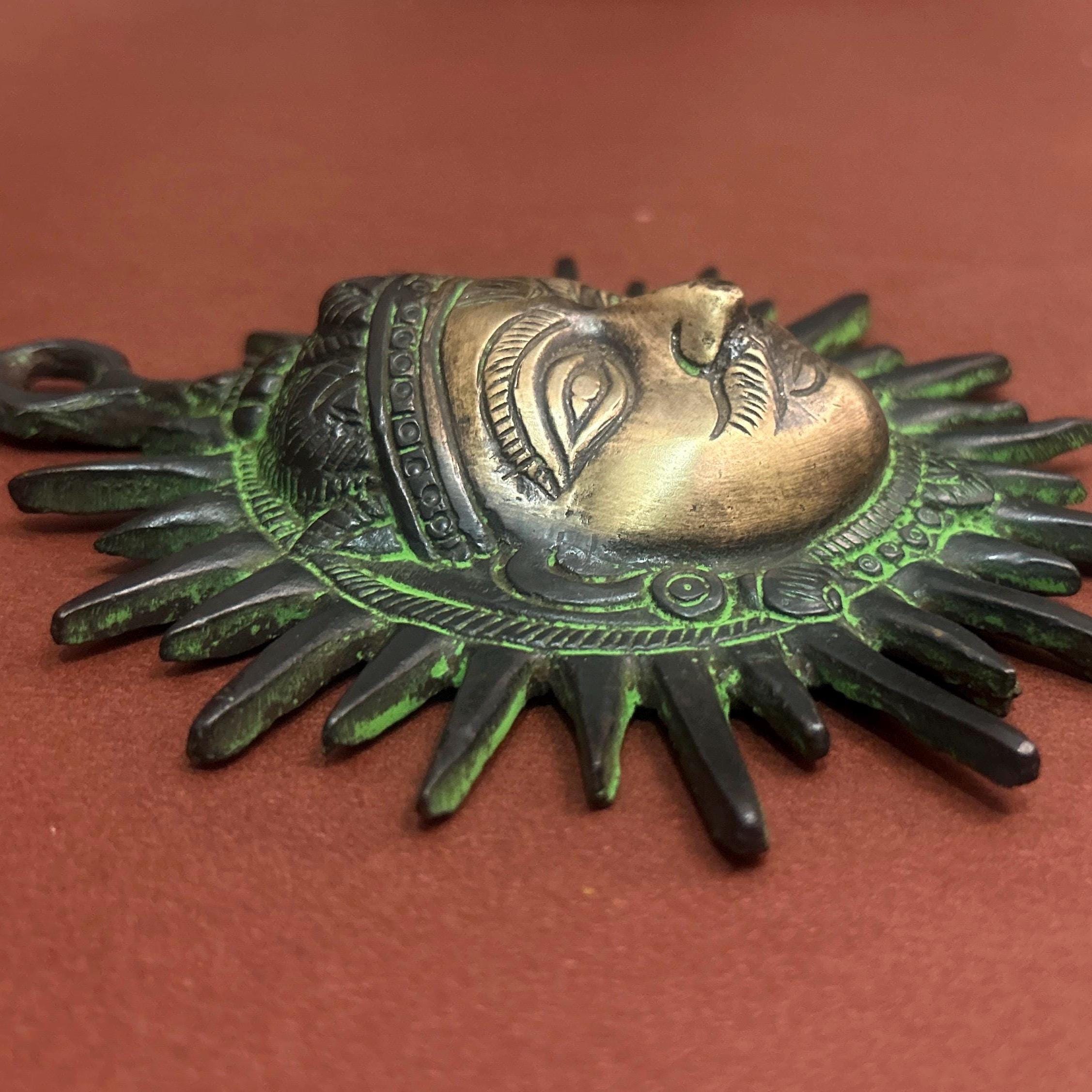 太陽の壁掛け真鍮古代インドのスーリヤ壁装飾アンティーク真鍮太陽の顔